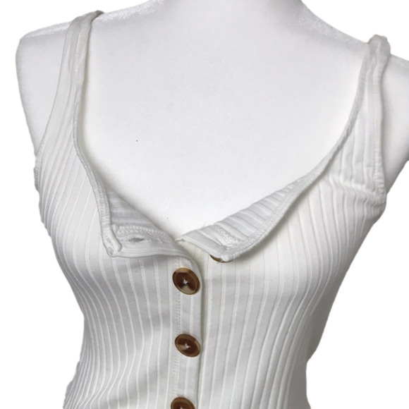 𝅺HEART and Hips white knit camisole top - Picture 3 of 6